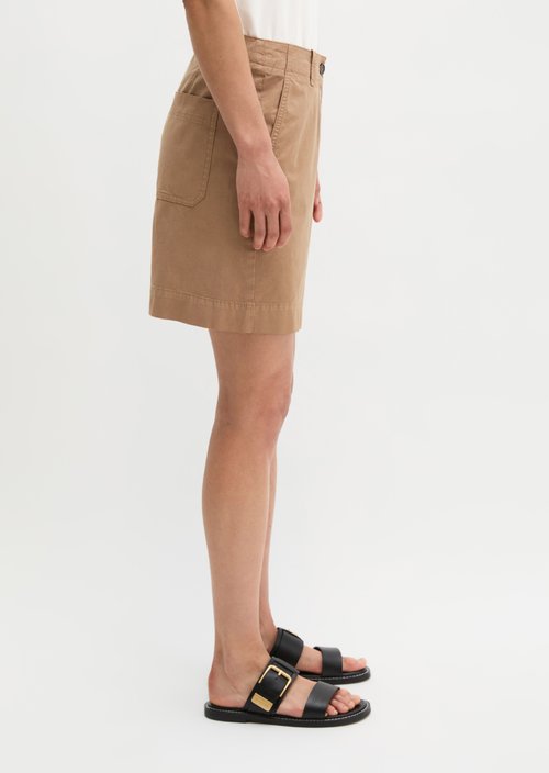 Chino shorts model Lande wide — Burnt Brown