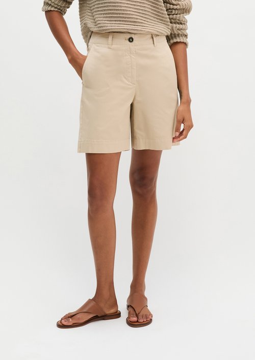 Chino shorts model Lande wide — Sandpaper