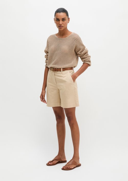 Chino shorts model Lande wide — Sandpaper