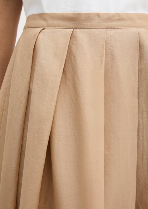 Wide pleated A-shape skirt — Sandpaper