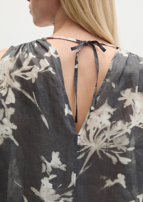 Relaxed sleeveless blouse — Dark Grey