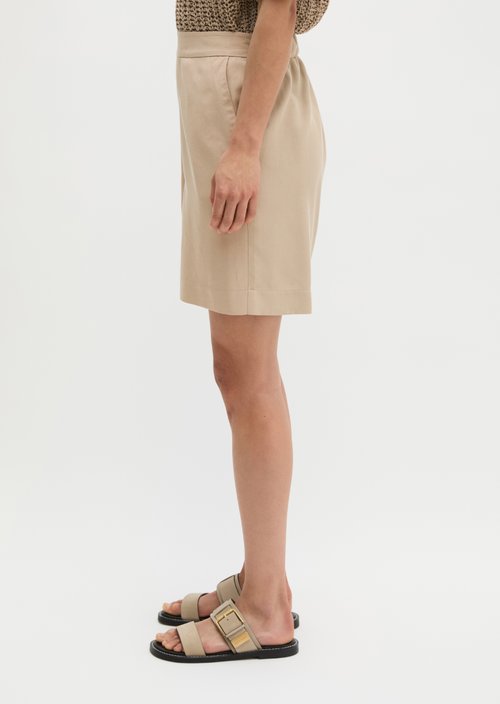 Pull-on shorts straight — Sandpaper