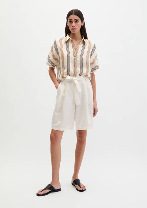 Pleated shorts tailored White Cotton in front view