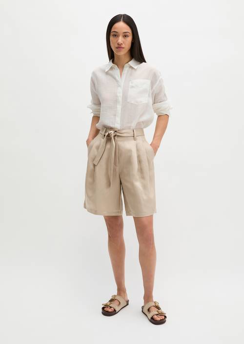 Pleated shorts tailored Sandpaper in front view