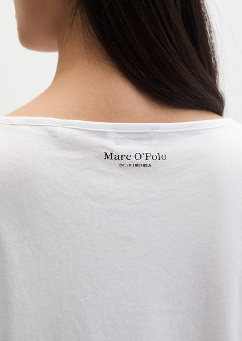 Volné tričko s potiskem White v detailním pohledu