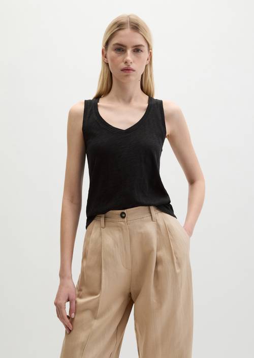 Top regular Black in Frontalansicht