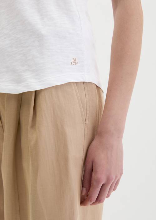 Top regular White in Detailansicht