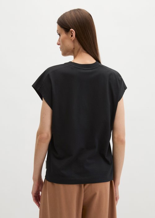 V-neck T-shirt relaxed — Black