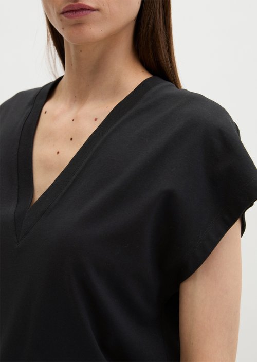 V-neck T-shirt relaxed — Black
