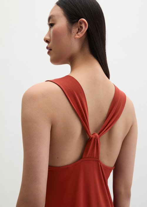 Shaped jersey dress with knot detail — Tall Poppy