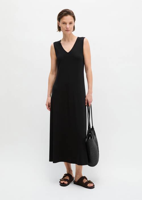 Vestido de punto con cuello en V Black en vista frontal