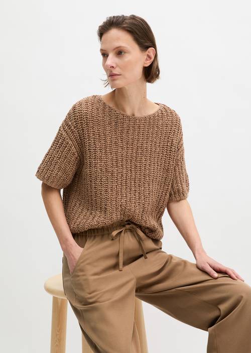 Short sleeve knitted sweater boxy Burnt Brown in front view
