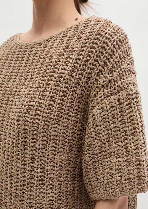 Short sleeve knitted sweater boxy Sandpaper in detail view