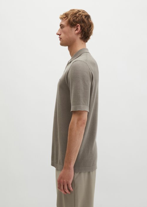 Knitted polo shirt Travel Collection — Frozen Taupe