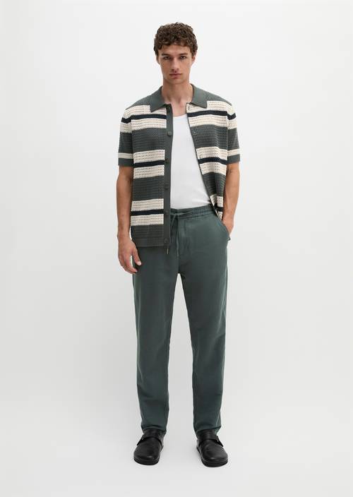 Chino Model Belsbo Jogger relaxed Mangrove in Frontalansicht