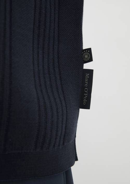 Kurzarm-Feinstrickshirt DFB Travel Collection Deep Night Blue in Detailansicht