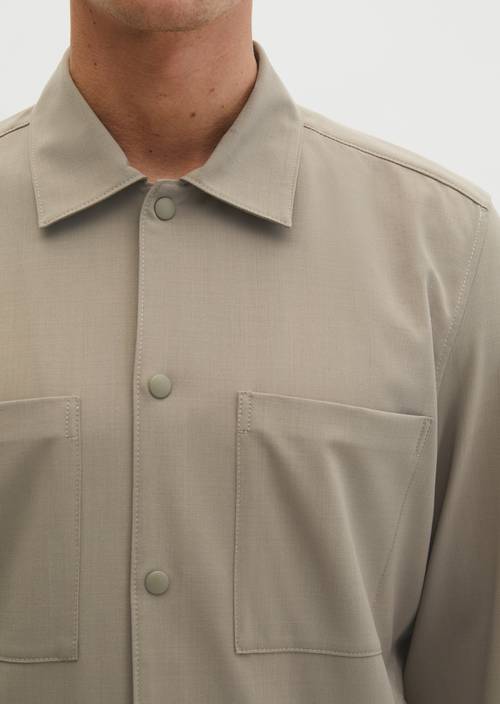 Overshirt DFB Travel Collection Frozen Taupe in detail view