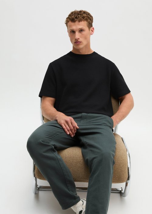 Loose-fitting T-shirt — Black