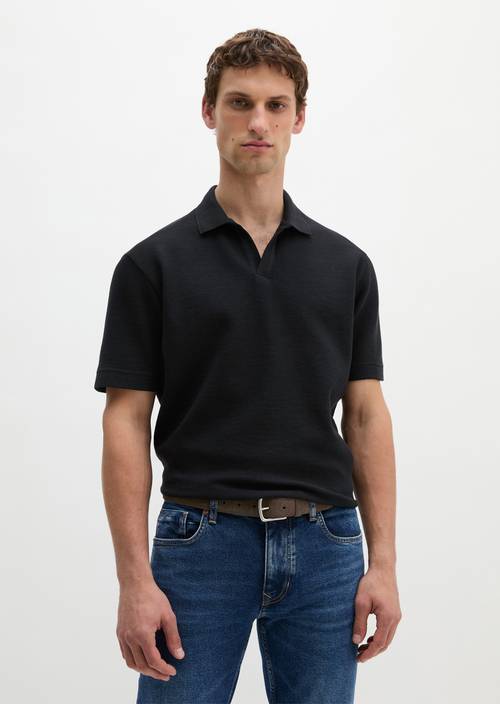 Polo coupe classique Black en vue de face