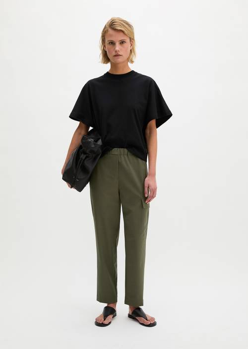 Pull-on cargo pants regular Wild Olive in front view