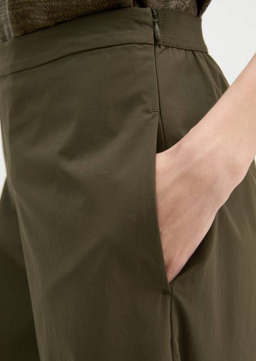 Culotte široký Mossy Earth v detailním pohledu