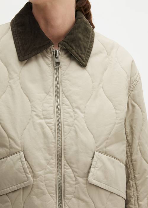 Barn-style regular cotton quilted jacket Linen Beige in detail view
