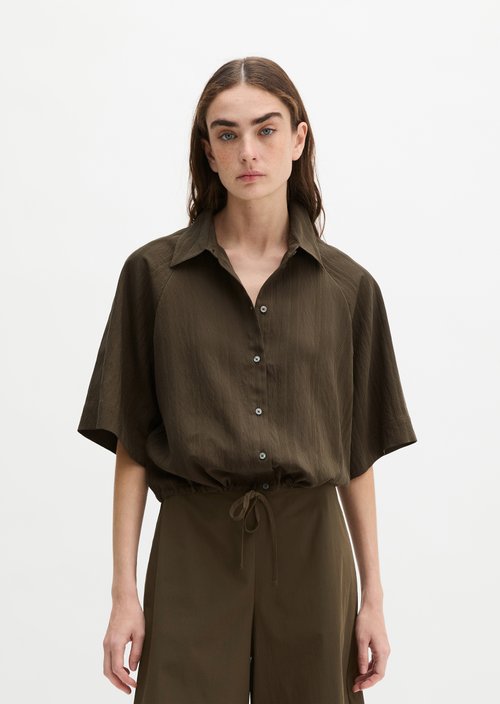 Relaxed short-sleeved crinkle blouse — Dark Brown