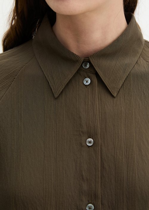 Relaxed short-sleeved crinkle blouse — Dark Brown