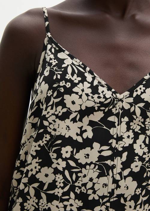 Top A-Shape Black in Detailansicht