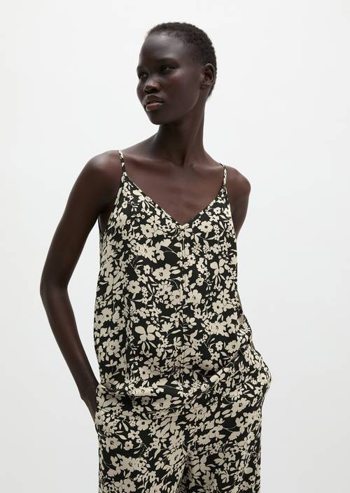 Top A-Shape Black in Frontalansicht