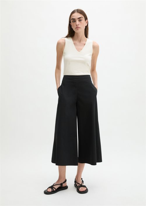 Slim-Fit V-Neck Top — White Cotton