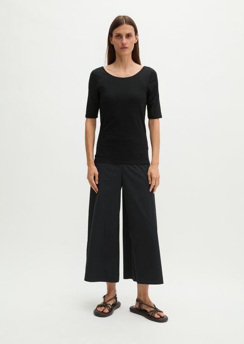 Slim-fit T-shirt — Black