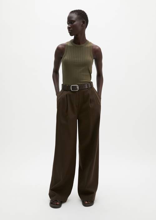 Top slim en pointelle Mossy Earth en vue de face