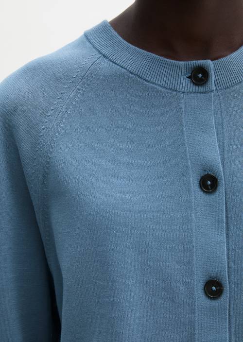 Cardigan oversized Provincial Blue in detail view
