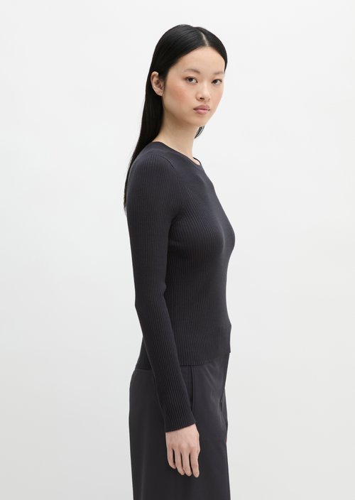 DFB Travel Collection Sweater — Deep Night Blue