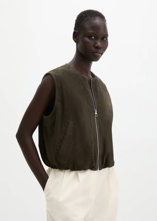 Leather vest regular Mossy Earth in front view