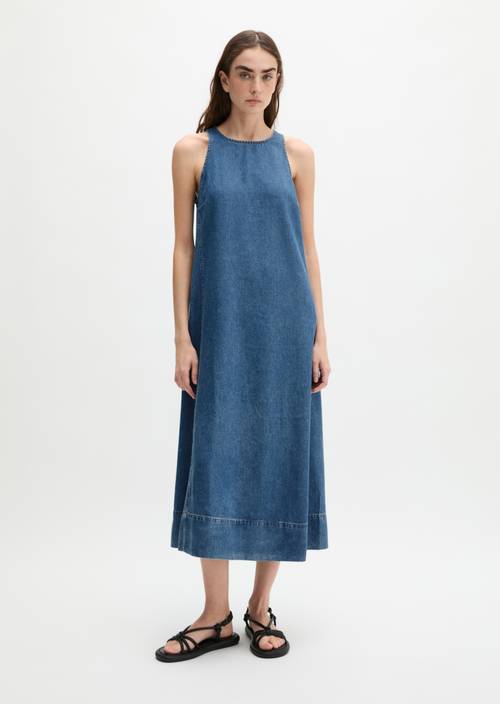 sleeveless denim midi dress Innovare Emmanuel Denim In Blue, XL This playful piece features a flattering cinched waist Marine Printed Denim Sleeveless Midi
