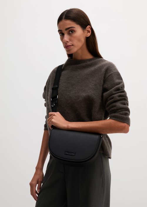 Vika Small Shoulder Bag — Black