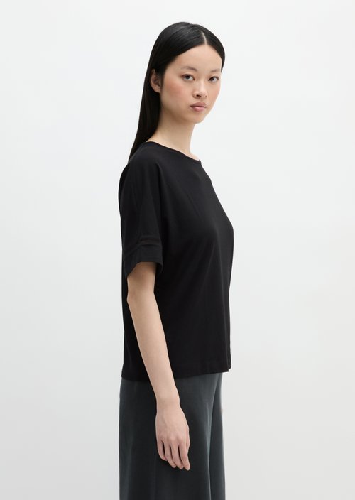 Relaxed T-shirt — Black