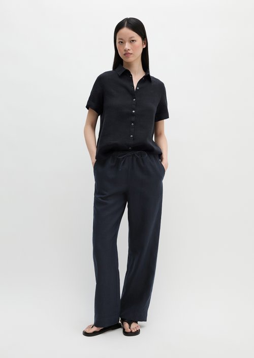 Regular short-sleeved linen blouse — Deep Night Blue