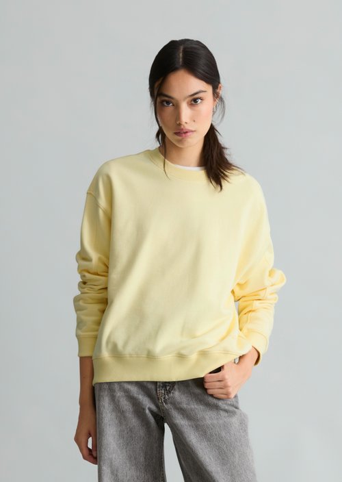 Sweatshirt — Butter Yellow