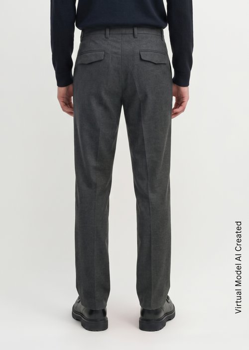 Chino, Belsbo Model, Pleated, Relaxed Fit — Black
