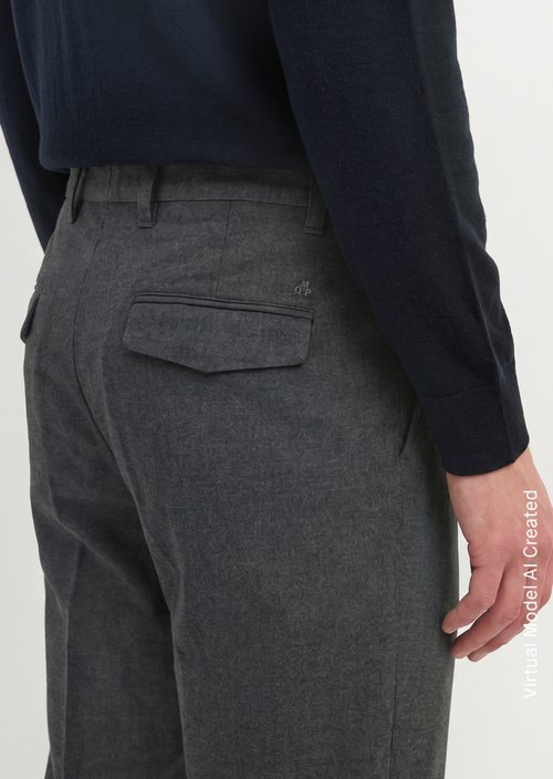 Chino, Belsbo Model, Pleated, Relaxed Fit — Black