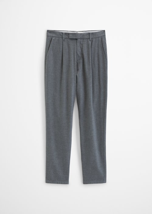 Chino, Belsbo Model, Pleated, Relaxed Fit — Medium Grey