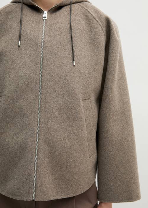 Woll-Kapuzen-Cape-Jacke relaxed Stone Taupe Melange in Detailansicht