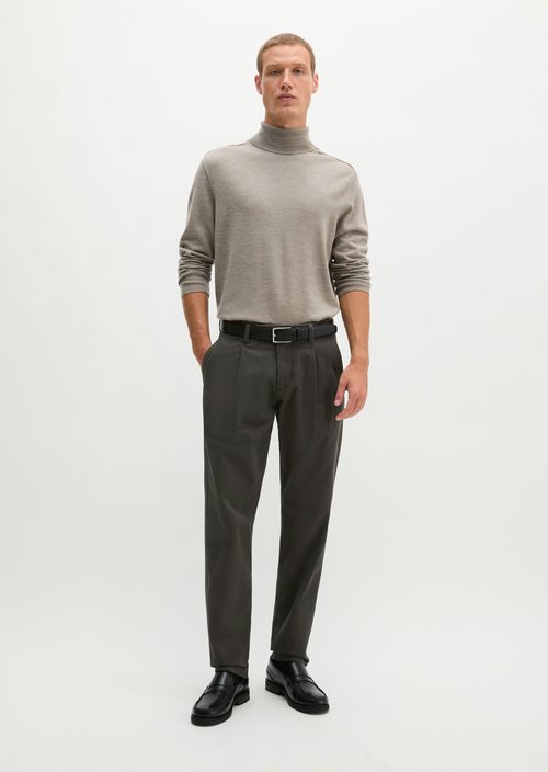 Osby Pleated Tapered Chino Pants — Wooden Earth