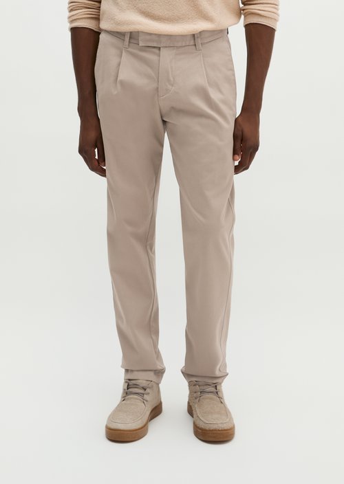 Osby Pleated Tapered Chino Pants — Charleston Gray