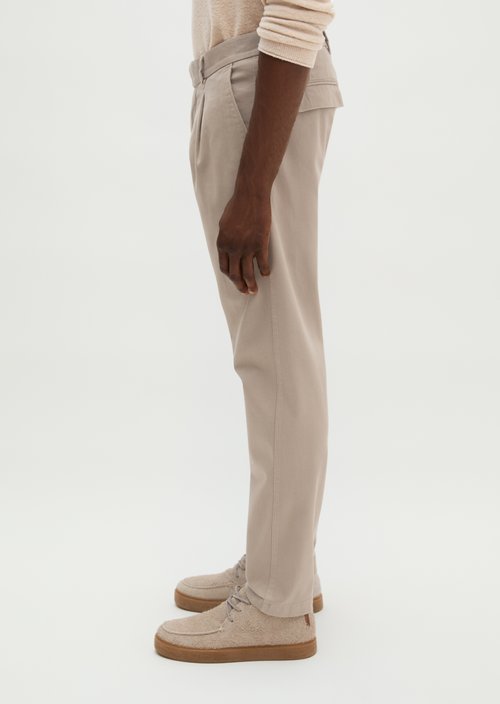 Osby Pleated Tapered Chino Pants — Charleston Gray