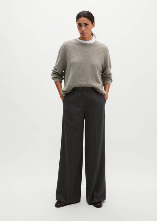 Hose Model Margo wide Dark Grey in Frontalansicht