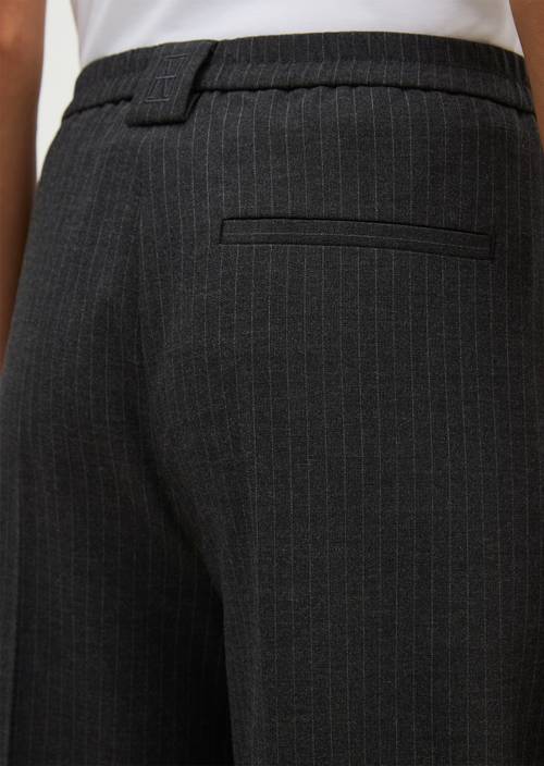 Hose Model Margo wide Dark Grey in Detailansicht